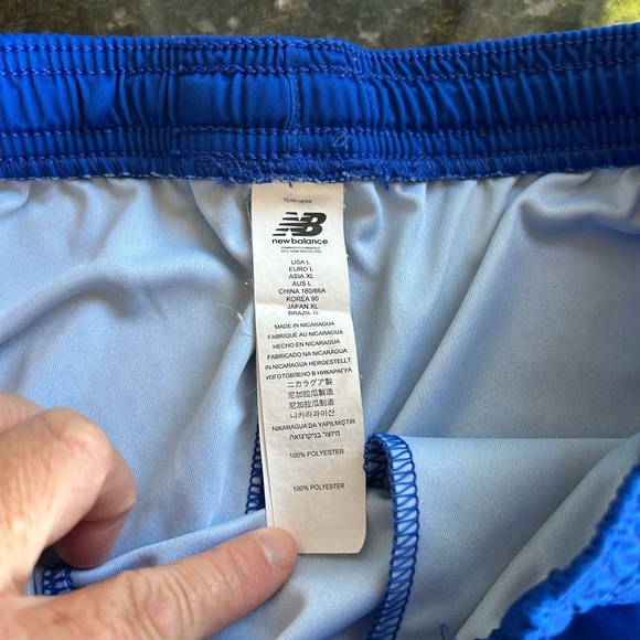 New Balance athletic shorts. Like new. Pockets. Elastic waist. Size Large. - Picture 5 of 9
